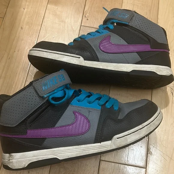 Nike SB Women's Sneakers - Black, Gray, and Purple - Picture 1 of 2
